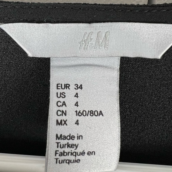 Women’s H&M Black Wide-cut‎ Top Sheer Fringe Sleeves Size 4 - Picture 8 of 11